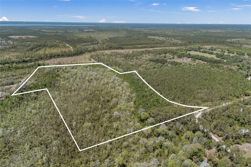 На продажу: $229,000 (30.45 acres)