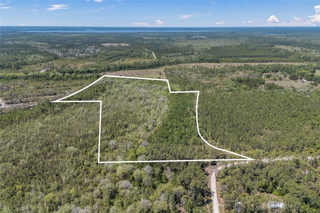 На продажу: $229,000 (30.45 acres)