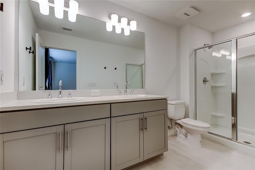 待售: $300,000 (3 贝兹, 2 浴室, 1582 平方英尺)