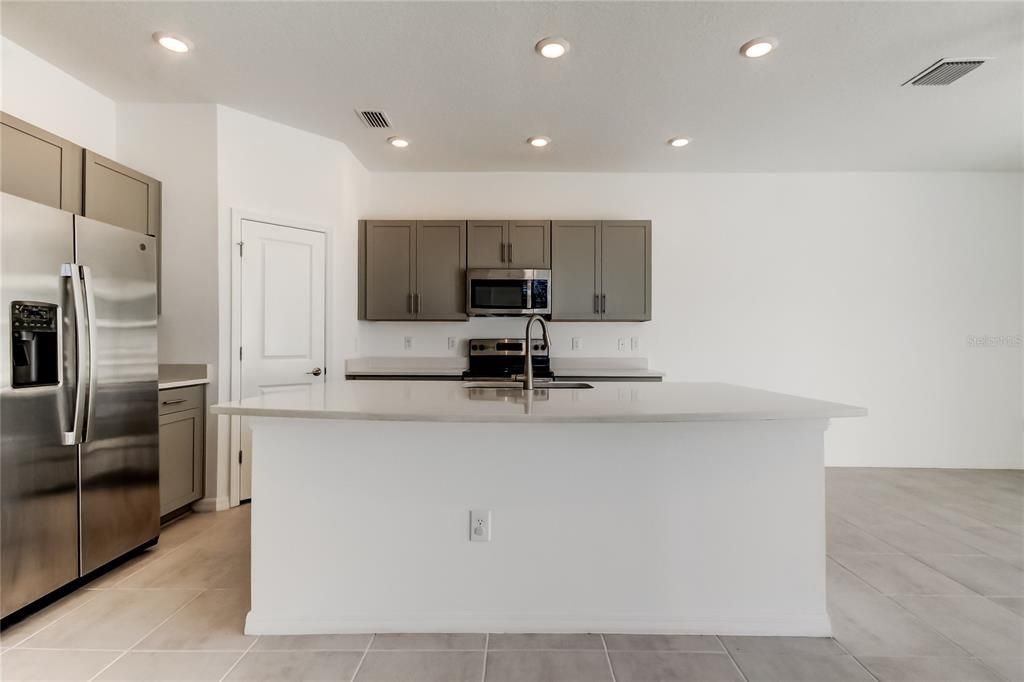 待售: $300,000 (3 贝兹, 2 浴室, 1582 平方英尺)