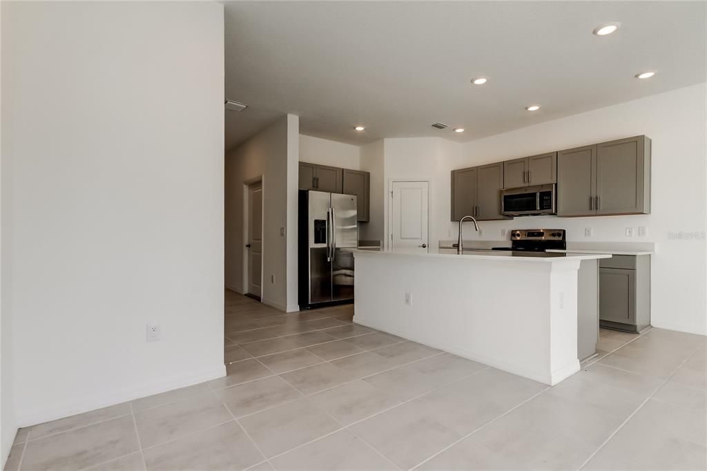 待售: $300,000 (3 贝兹, 2 浴室, 1582 平方英尺)