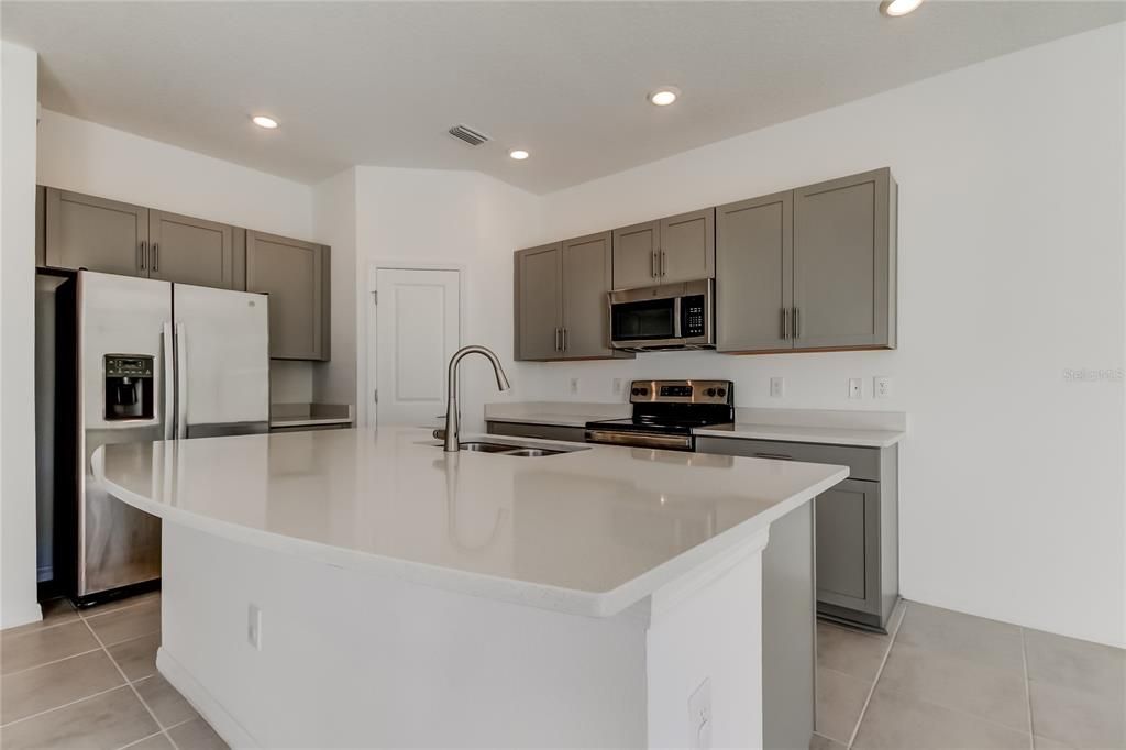 待售: $300,000 (3 贝兹, 2 浴室, 1582 平方英尺)