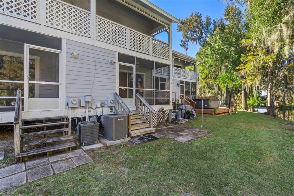 合同活跃: $155,000 (2 贝兹, 2 浴室, 1230 平方英尺)