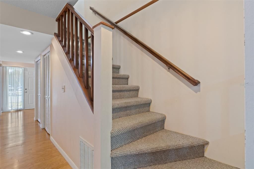 合同活跃: $155,000 (2 贝兹, 2 浴室, 1230 平方英尺)