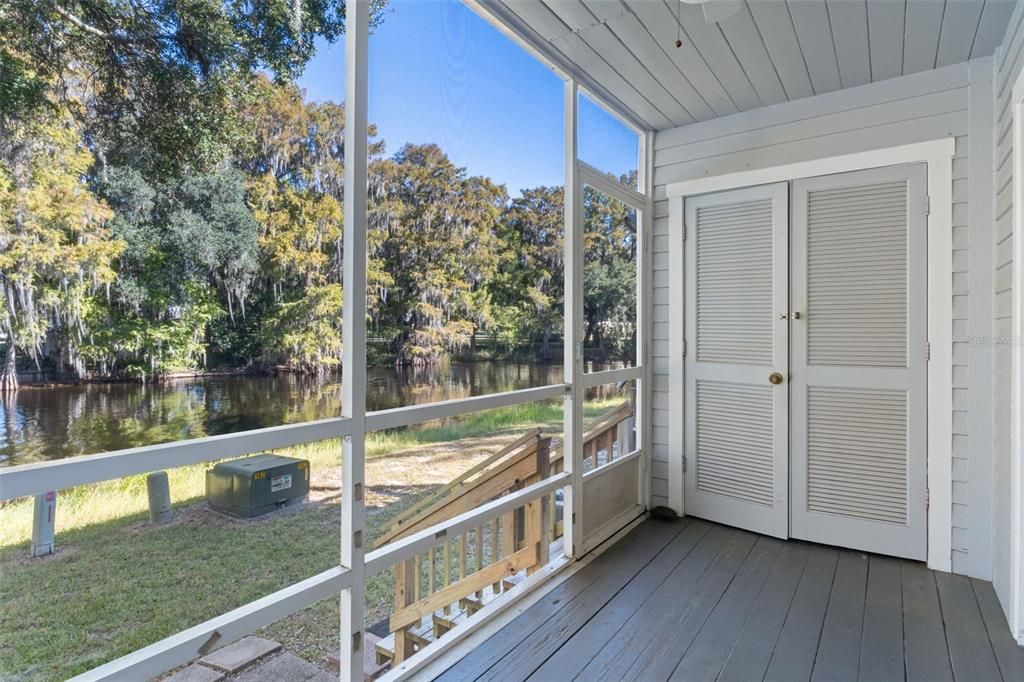 合同活跃: $155,000 (2 贝兹, 2 浴室, 1230 平方英尺)