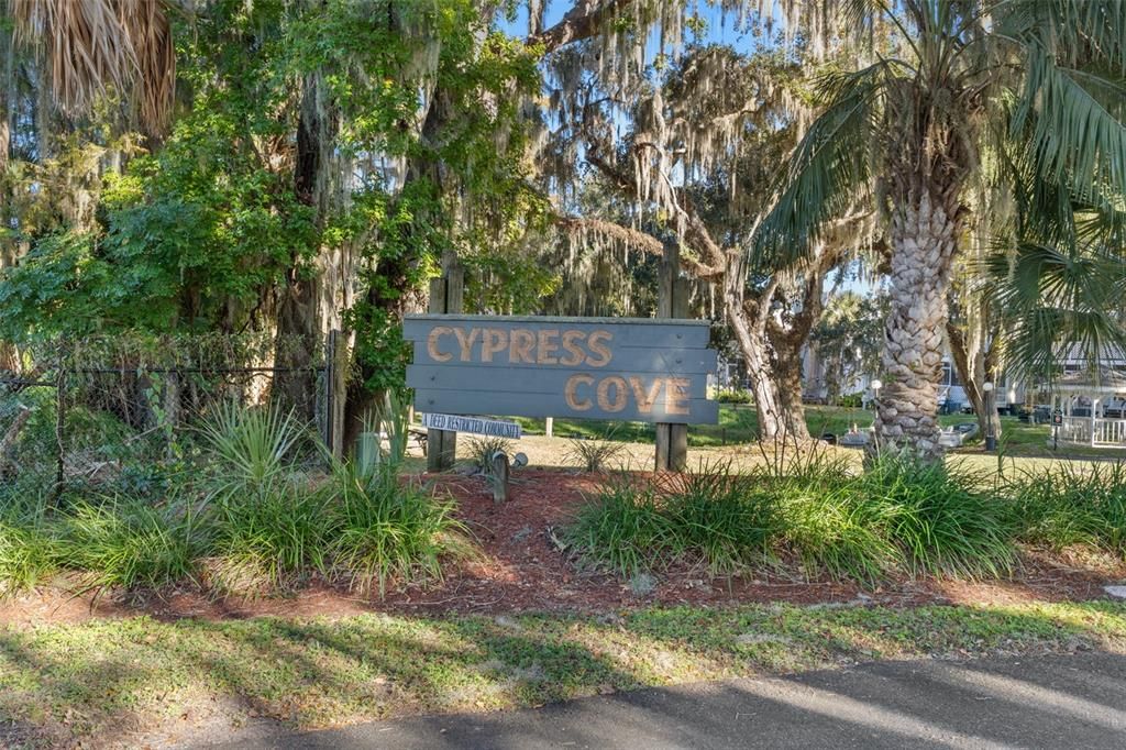 合同活跃: $155,000 (2 贝兹, 2 浴室, 1230 平方英尺)