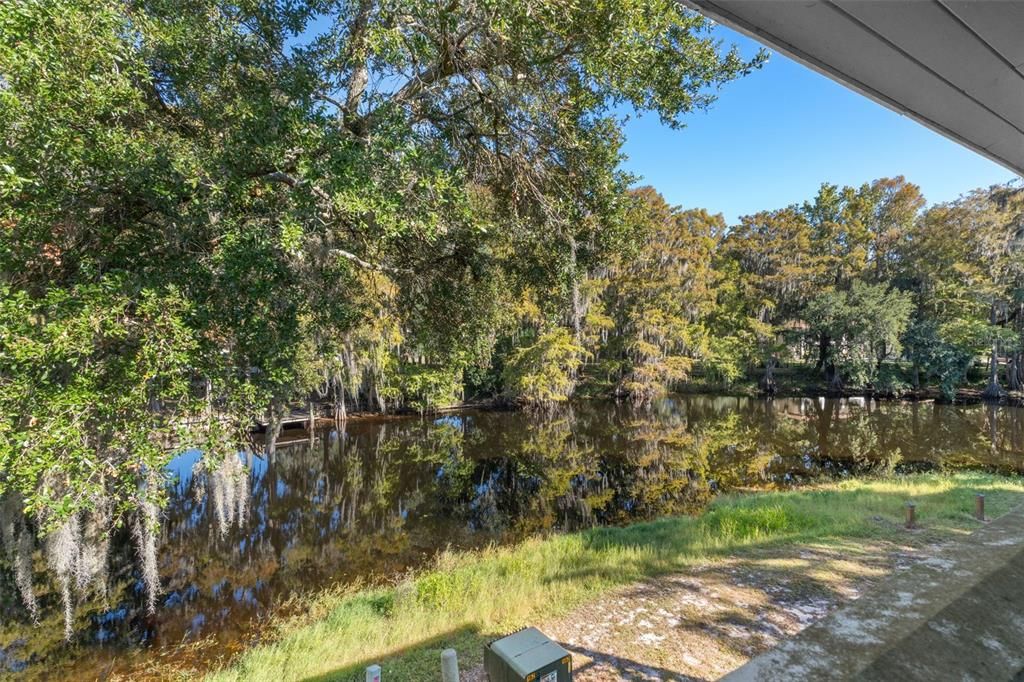 合同活跃: $155,000 (2 贝兹, 2 浴室, 1230 平方英尺)