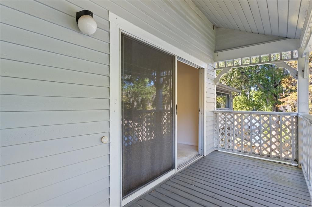 合同活跃: $155,000 (2 贝兹, 2 浴室, 1230 平方英尺)