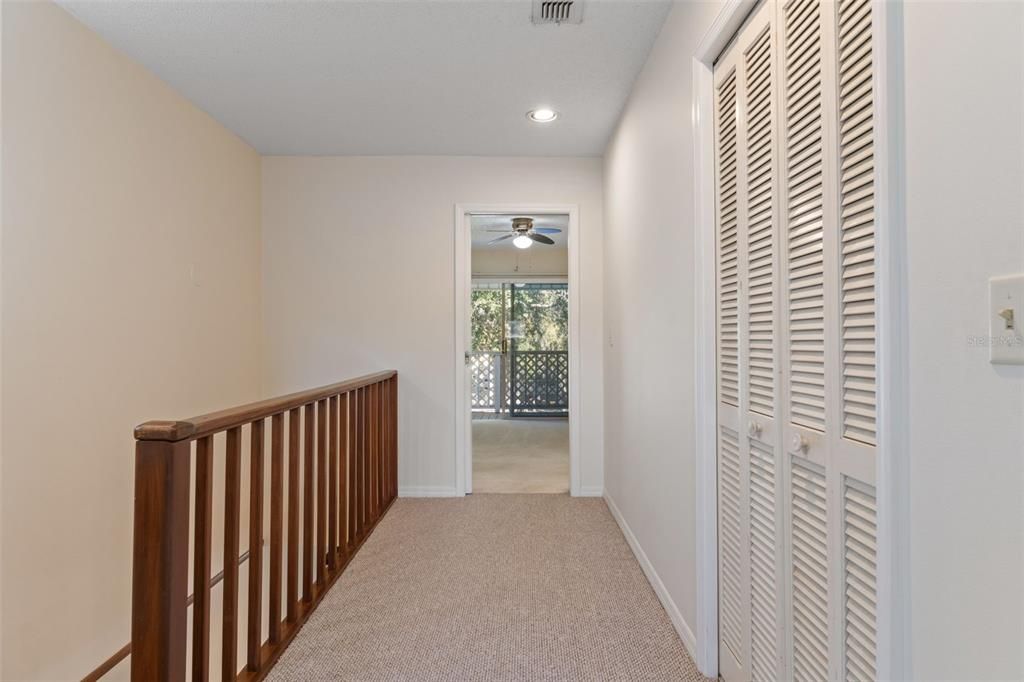 合同活跃: $155,000 (2 贝兹, 2 浴室, 1230 平方英尺)