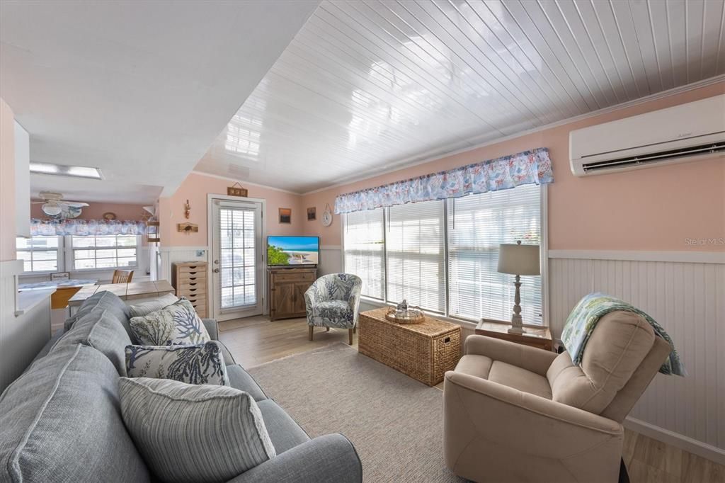 For Sale: $249,900 (1 beds, 1 baths, 528 Square Feet)