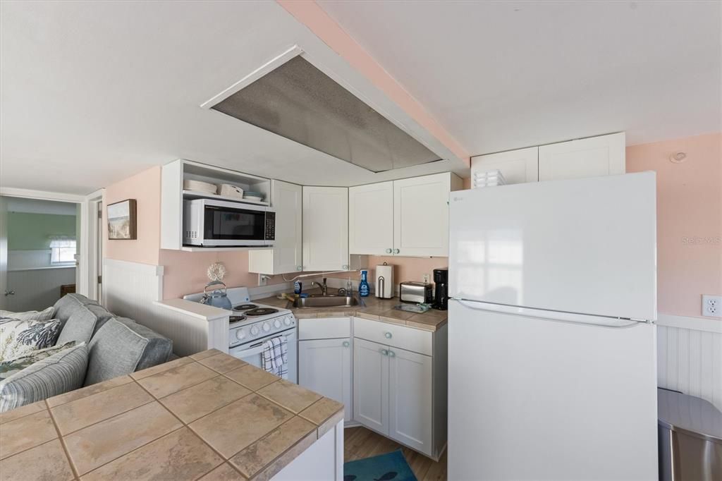 For Sale: $249,900 (1 beds, 1 baths, 528 Square Feet)