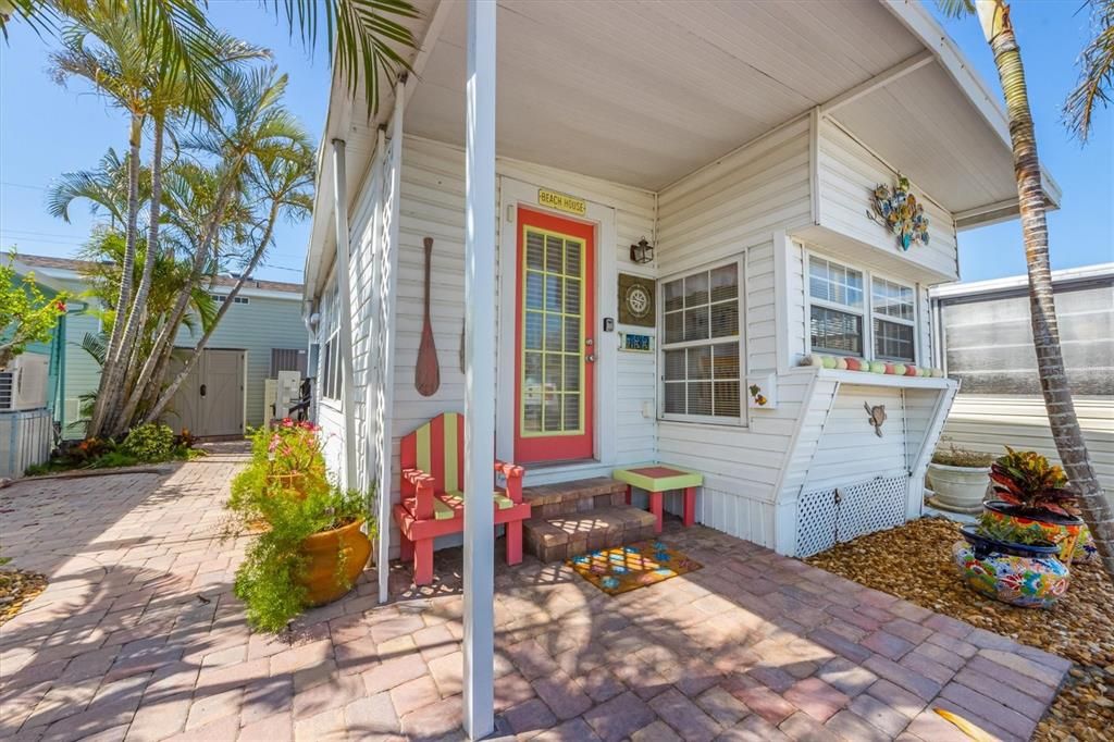 For Sale: $249,900 (1 beds, 1 baths, 528 Square Feet)