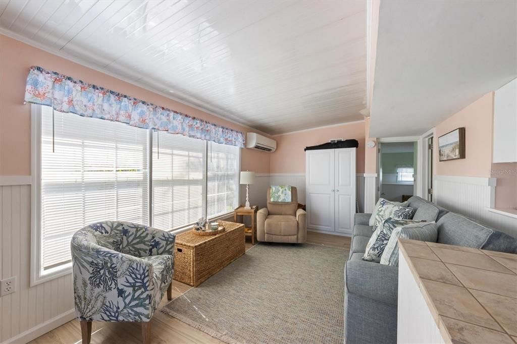 For Sale: $249,900 (1 beds, 1 baths, 528 Square Feet)