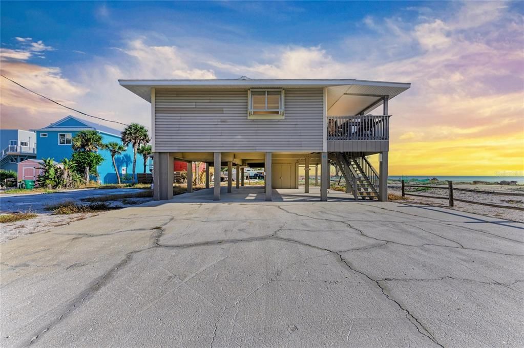 For Rent: $7,900 (2 beds, 2 baths, 1040 Square Feet)