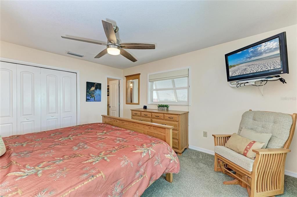 For Rent: $7,900 (2 beds, 2 baths, 1040 Square Feet)