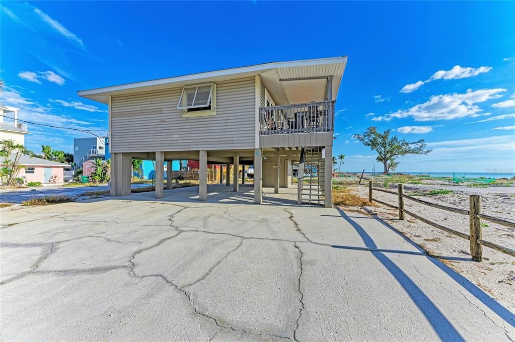 For Rent: $7,900 (2 beds, 2 baths, 1040 Square Feet)