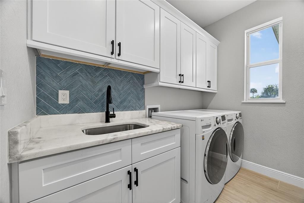 Activo con contrato: $735,000 (3 camas, 2 baños, 2068 Pies cuadrados)