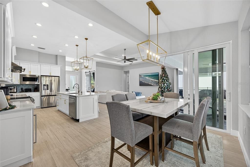 Activo con contrato: $735,000 (3 camas, 2 baños, 2068 Pies cuadrados)