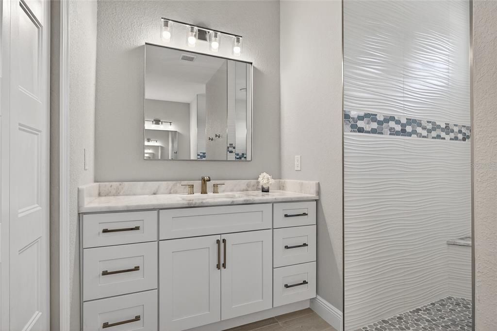 Activo con contrato: $735,000 (3 camas, 2 baños, 2068 Pies cuadrados)