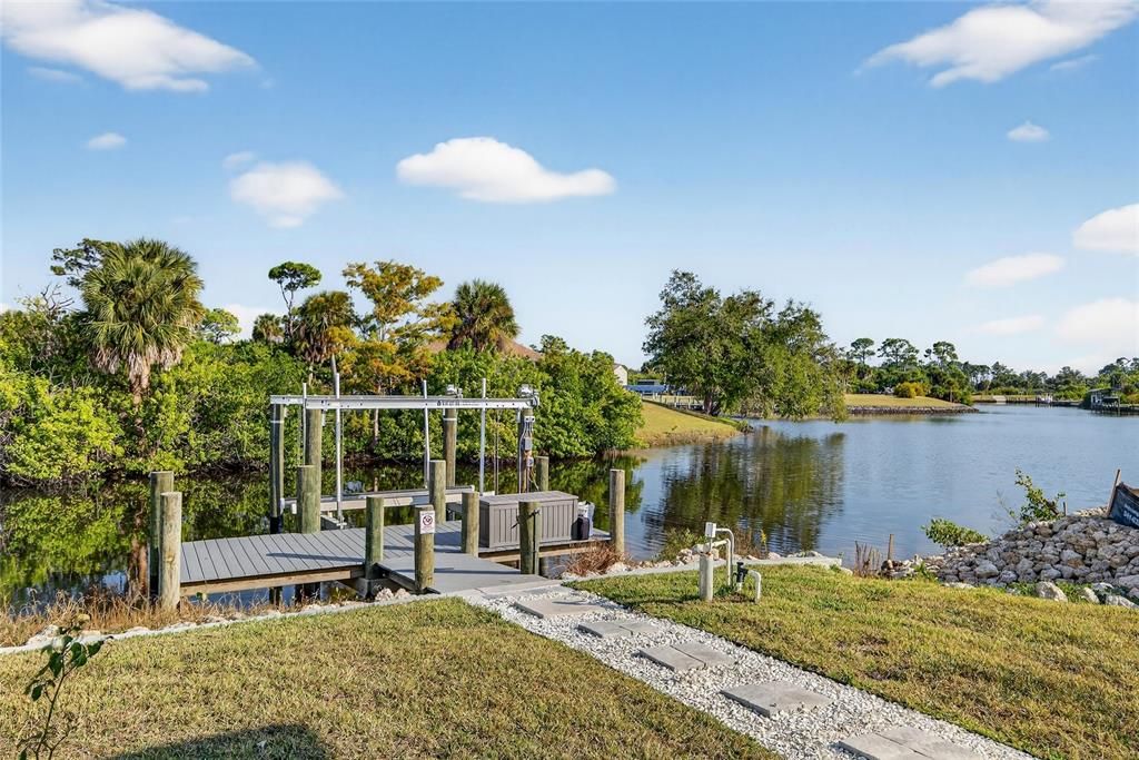 Activo con contrato: $735,000 (3 camas, 2 baños, 2068 Pies cuadrados)