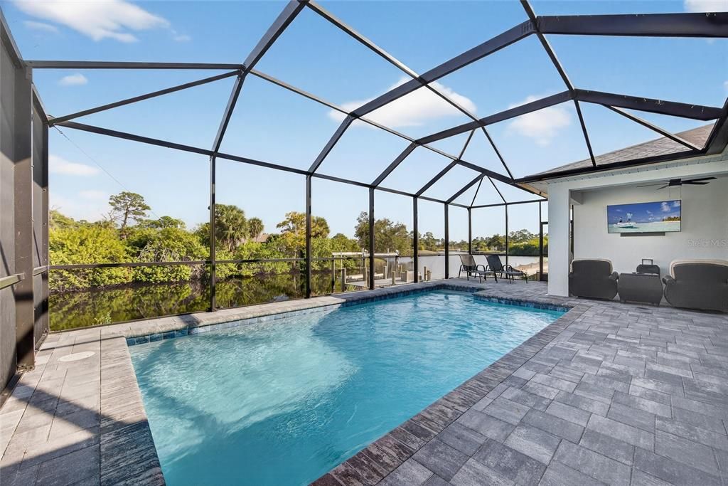 Activo con contrato: $735,000 (3 camas, 2 baños, 2068 Pies cuadrados)