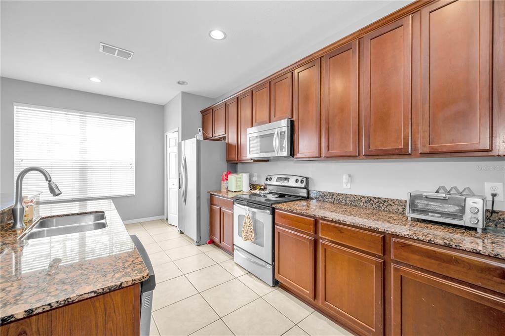 En Venta: $317,000 (3 camas, 2 baños, 2271 Pies cuadrados)