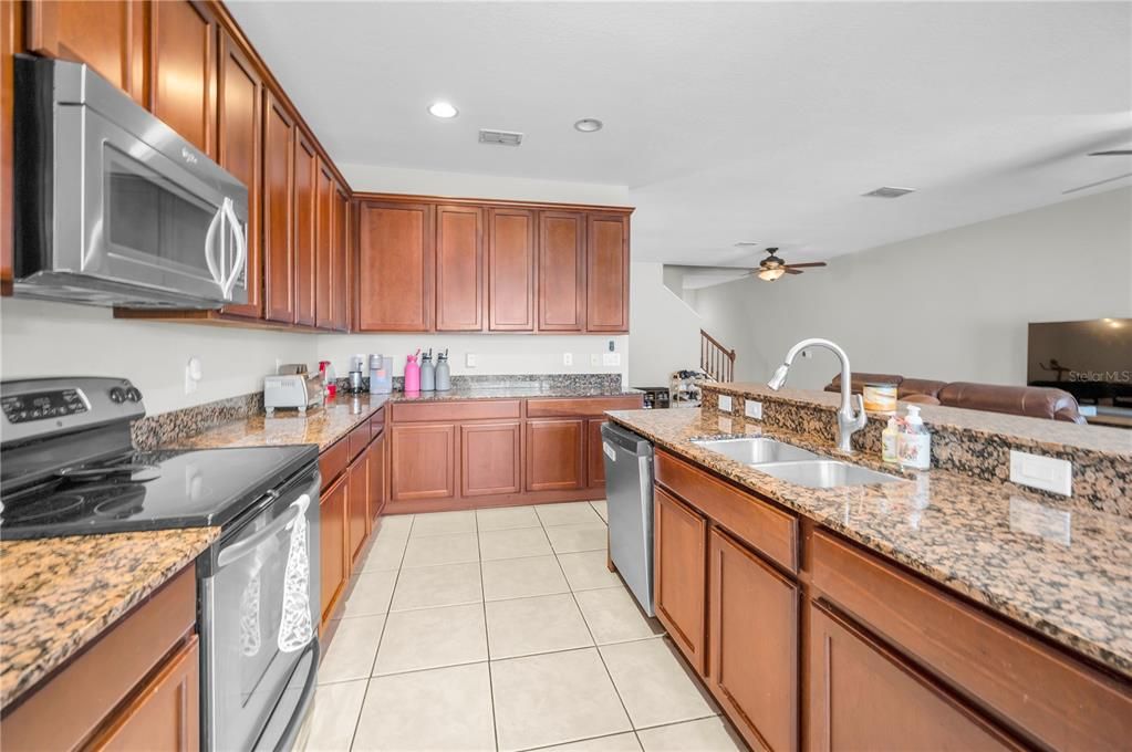 En Venta: $317,000 (3 camas, 2 baños, 2271 Pies cuadrados)