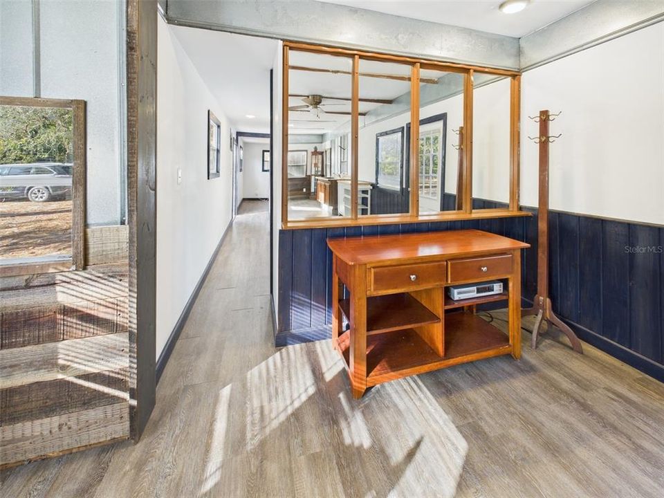 Под контрактом: $98,000 (2 спален, 1 ванн, 580 Квадратных фут)