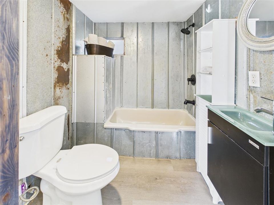 Под контрактом: $98,000 (2 спален, 1 ванн, 580 Квадратных фут)