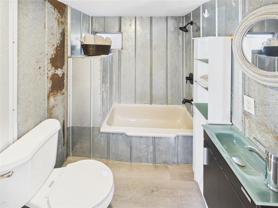 Под контрактом: $98,000 (2 спален, 1 ванн, 580 Квадратных фут)