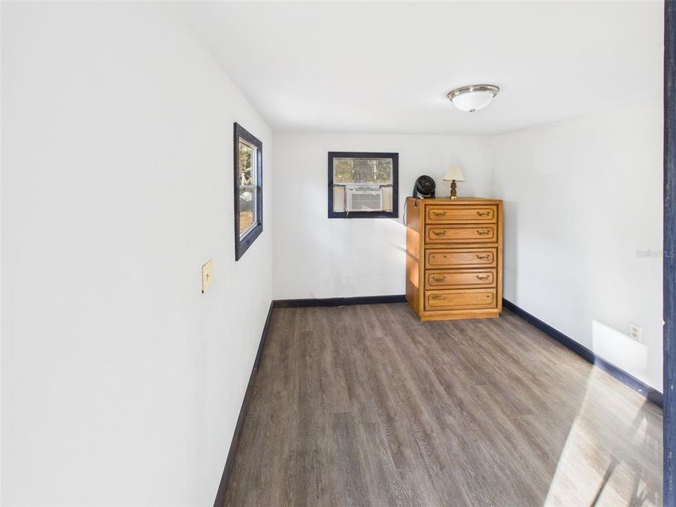 Под контрактом: $98,000 (2 спален, 1 ванн, 580 Квадратных фут)