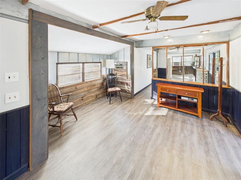 Под контрактом: $98,000 (2 спален, 1 ванн, 580 Квадратных фут)