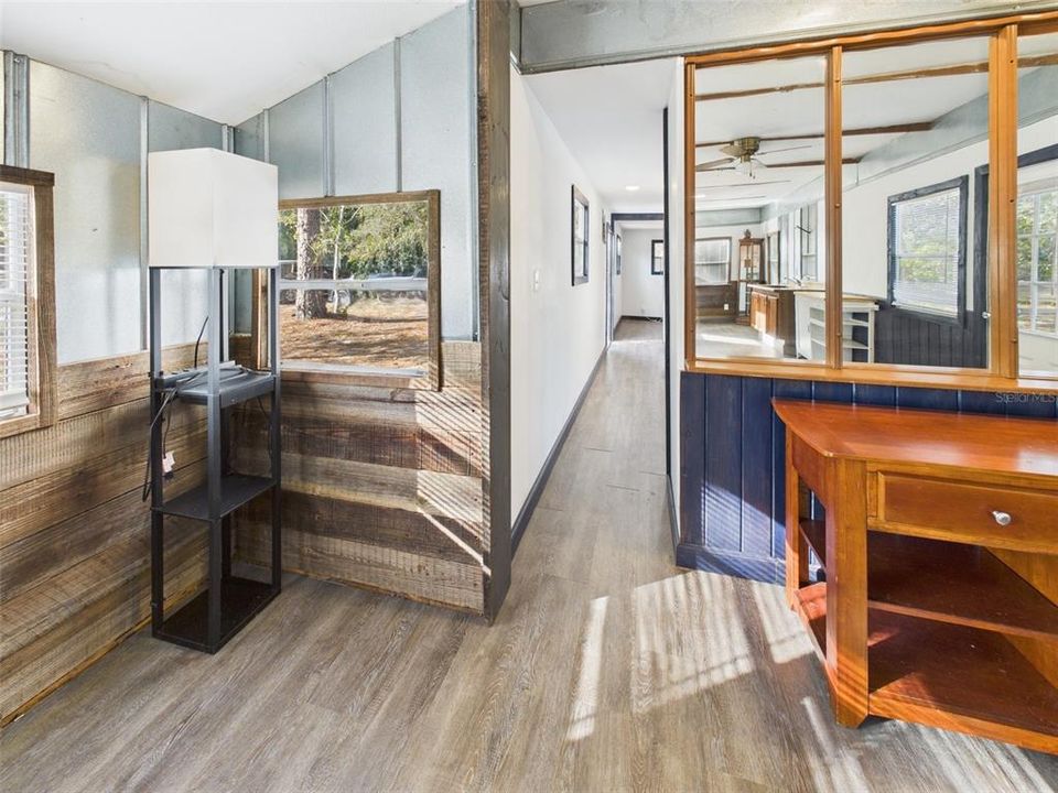 Под контрактом: $98,000 (2 спален, 1 ванн, 580 Квадратных фут)