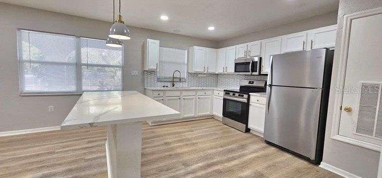 For Rent: $1,200 (1 beds, 1 baths, 680 Square Feet)