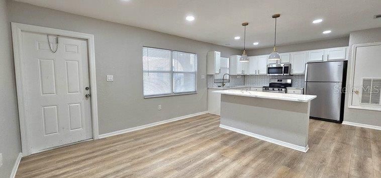 For Rent: $1,200 (1 beds, 1 baths, 680 Square Feet)