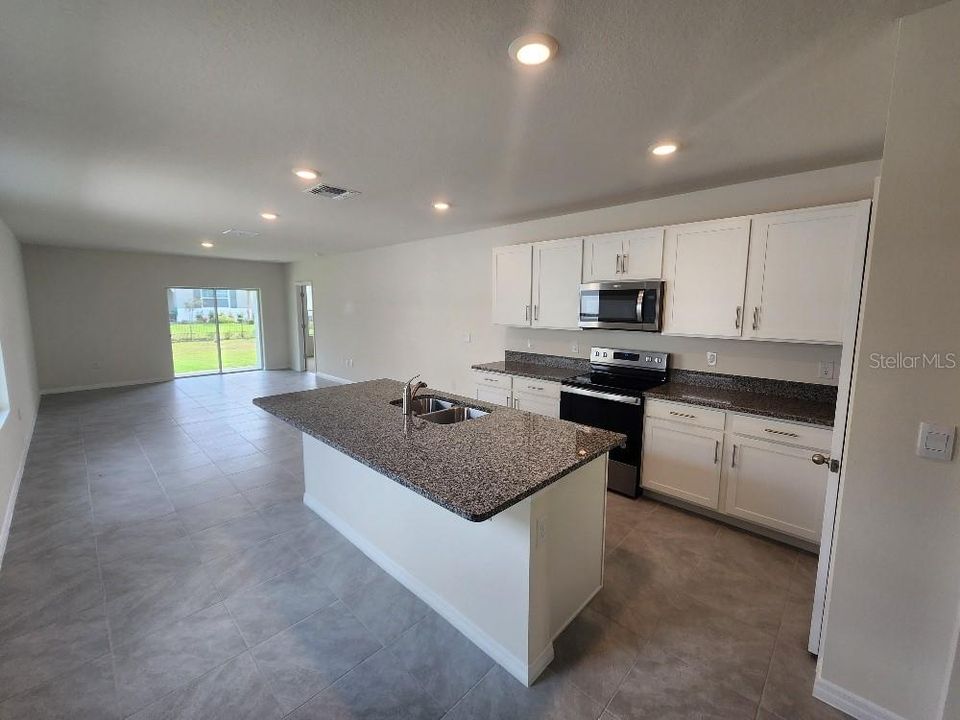 For Rent: $1,950 (3 beds, 2 baths, 1653 Square Feet)