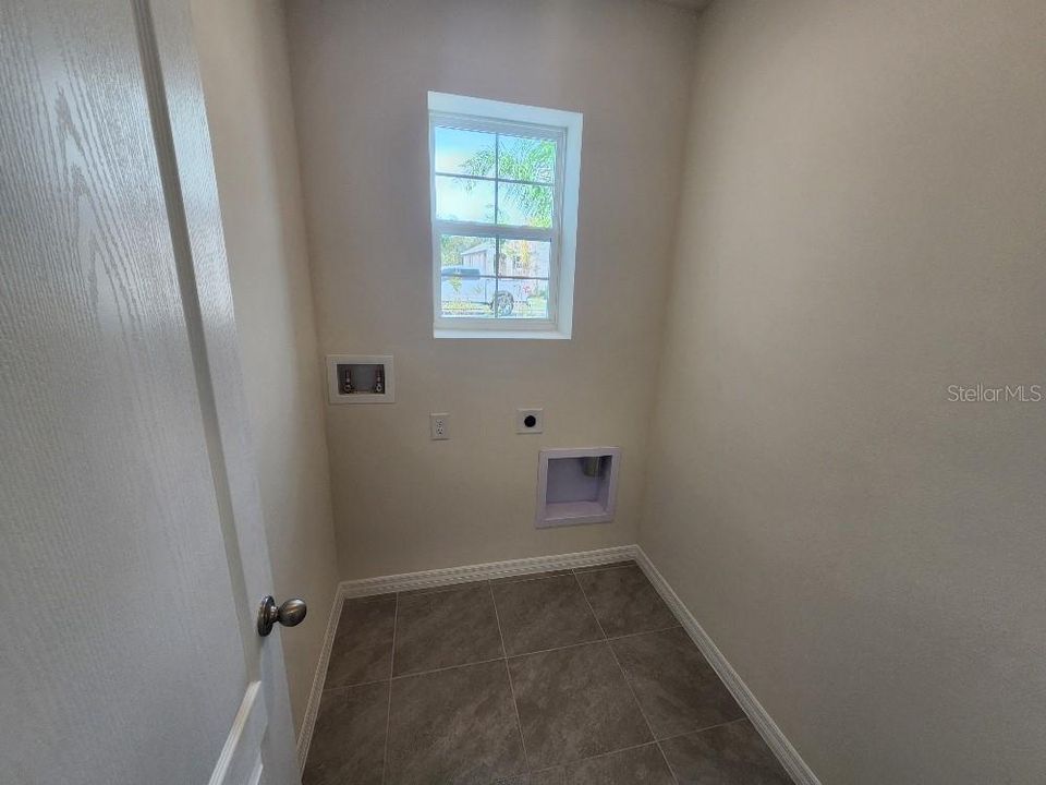 For Rent: $1,950 (3 beds, 2 baths, 1653 Square Feet)