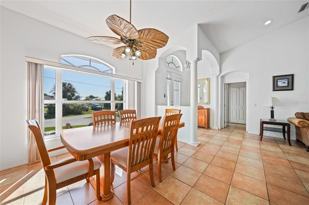 Activo con contrato: $400,000 (3 camas, 2 baños, 1821 Pies cuadrados)