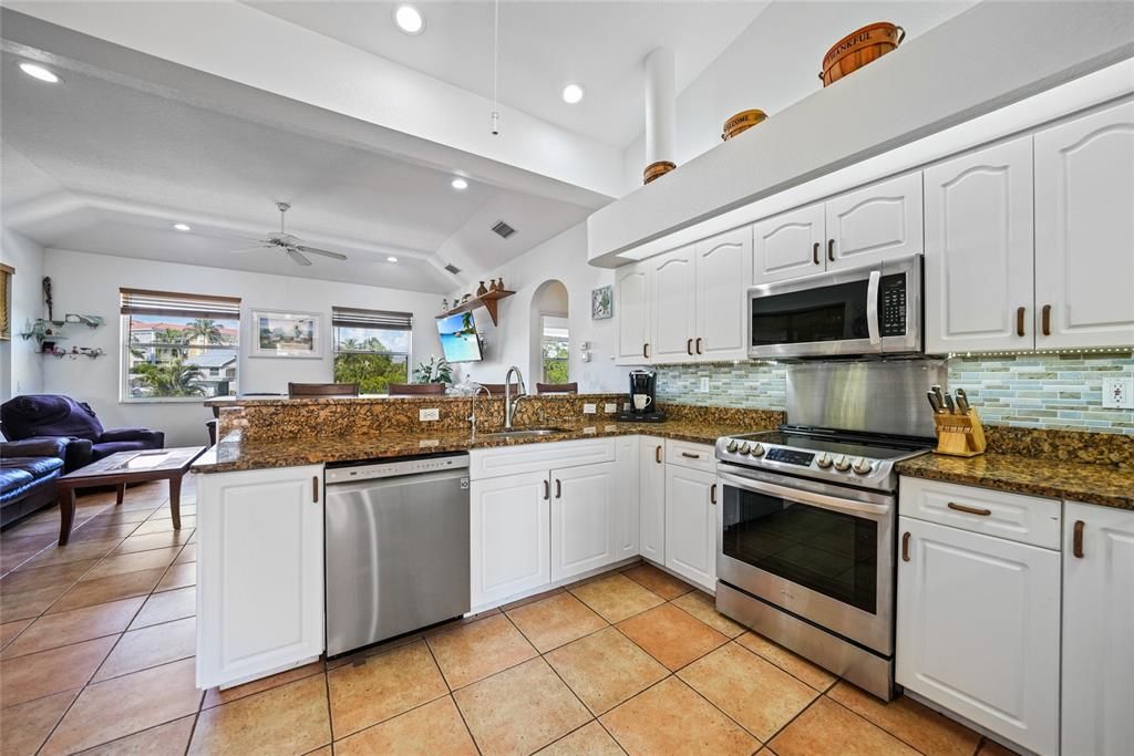 Activo con contrato: $400,000 (3 camas, 2 baños, 1821 Pies cuadrados)