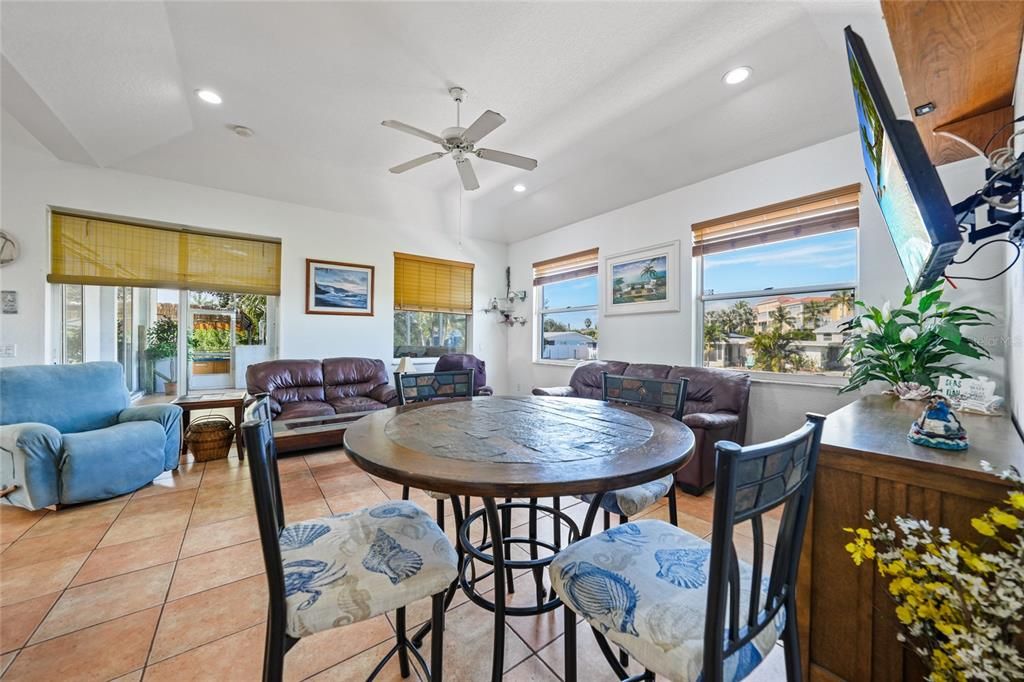 Activo con contrato: $400,000 (3 camas, 2 baños, 1821 Pies cuadrados)