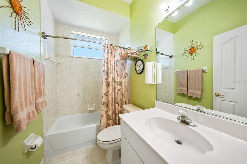 Activo con contrato: $400,000 (3 camas, 2 baños, 1821 Pies cuadrados)