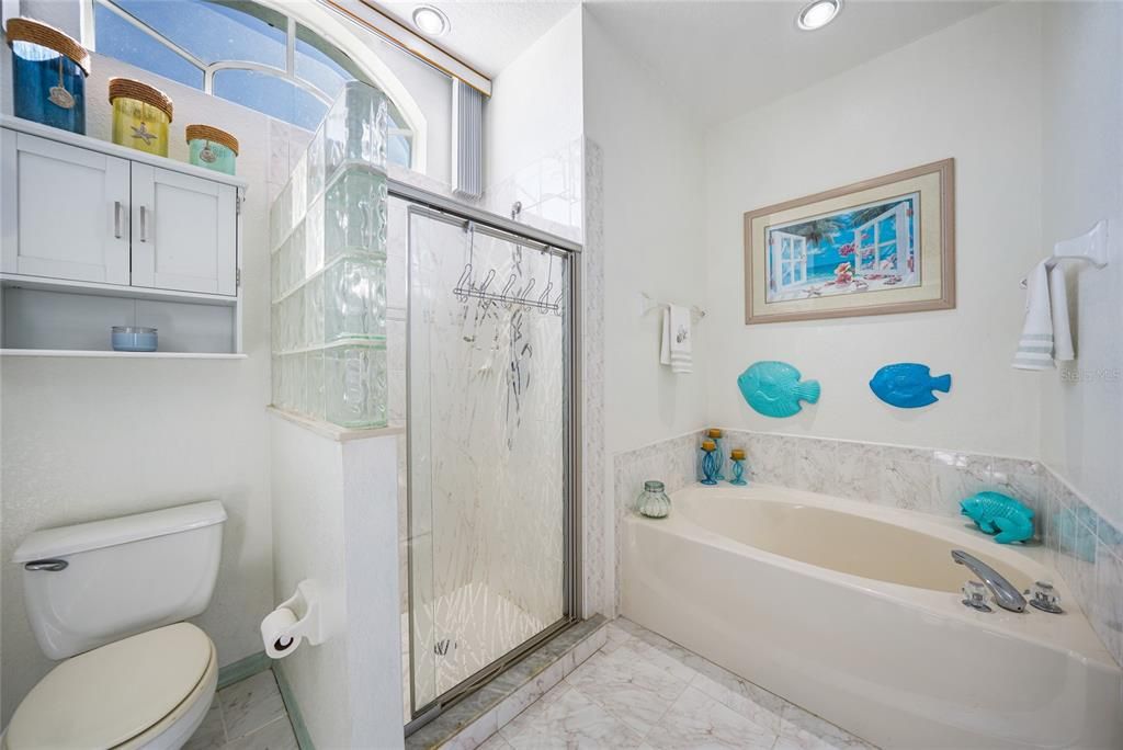 Activo con contrato: $400,000 (3 camas, 2 baños, 1821 Pies cuadrados)