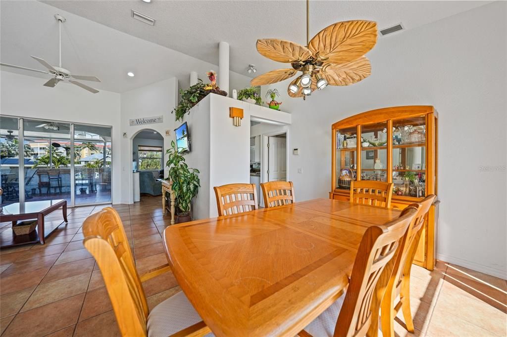 Activo con contrato: $400,000 (3 camas, 2 baños, 1821 Pies cuadrados)