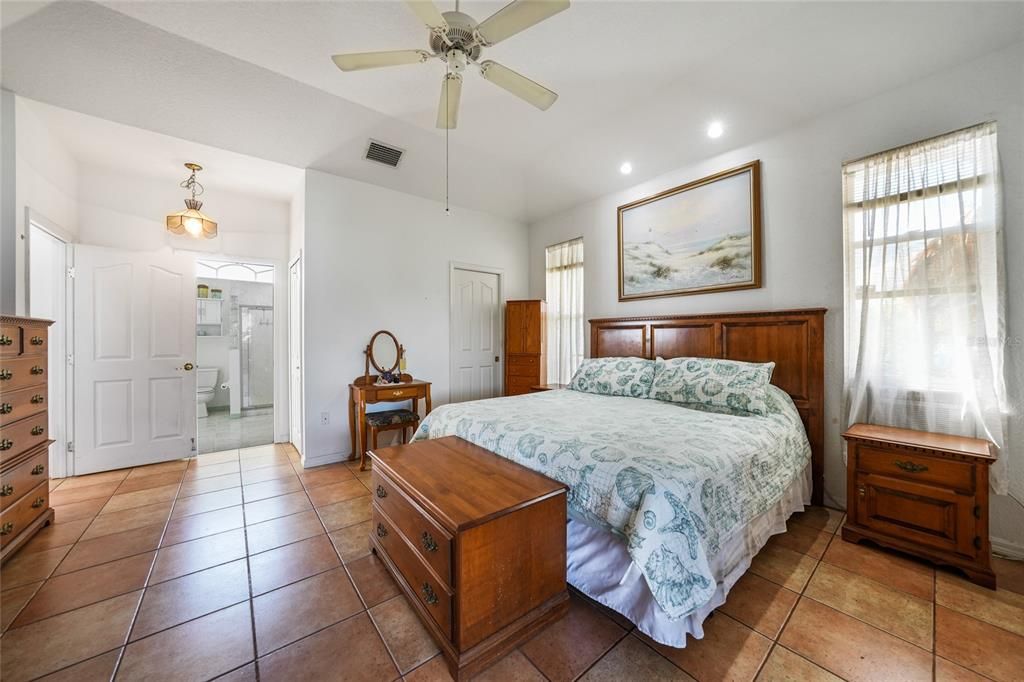 Activo con contrato: $400,000 (3 camas, 2 baños, 1821 Pies cuadrados)