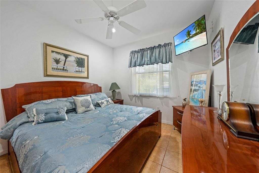 Activo con contrato: $400,000 (3 camas, 2 baños, 1821 Pies cuadrados)