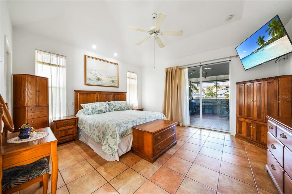 Activo con contrato: $400,000 (3 camas, 2 baños, 1821 Pies cuadrados)