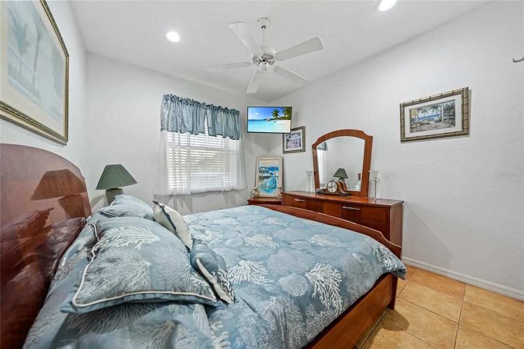 Activo con contrato: $400,000 (3 camas, 2 baños, 1821 Pies cuadrados)