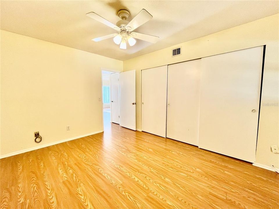 For Sale: $125,000 (2 beds, 1 baths, 1100 Square Feet)