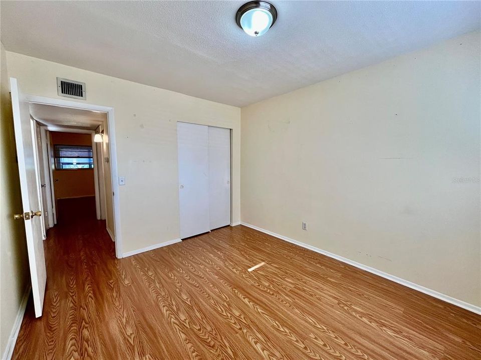 For Sale: $125,000 (2 beds, 1 baths, 1100 Square Feet)