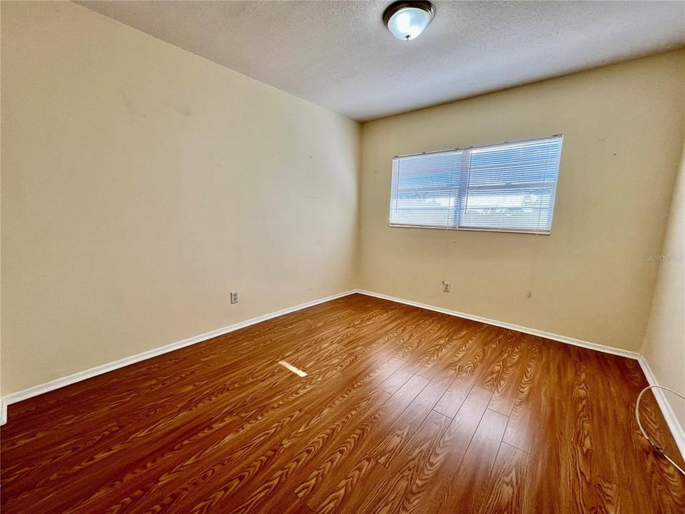 For Sale: $125,000 (2 beds, 1 baths, 1100 Square Feet)